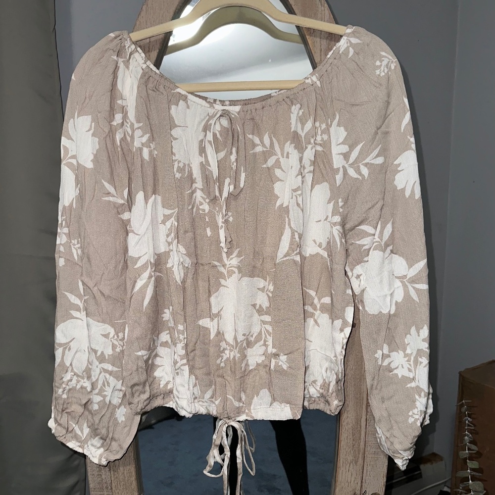 Gorgeous light floral top